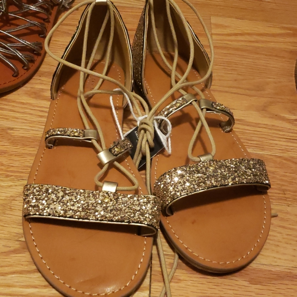 Ae sandals